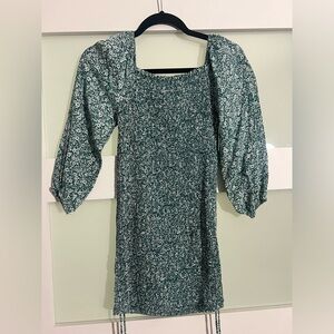 Jessica Simpson mini dress. Tight fitting with balloon sleeves